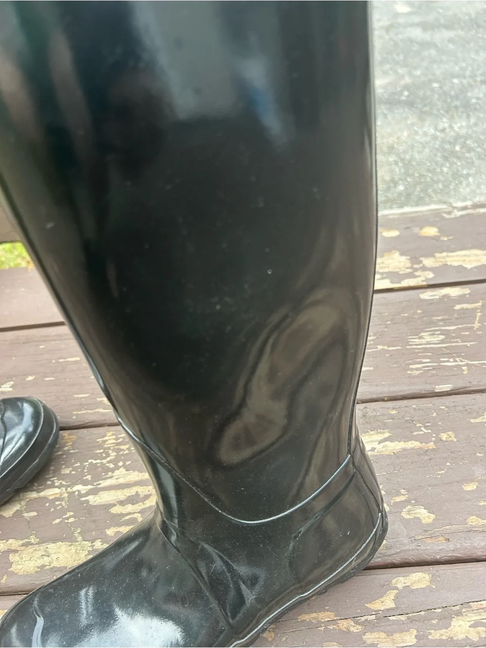 Hunter Cream Knit Sock Liners with Black Rain Boots